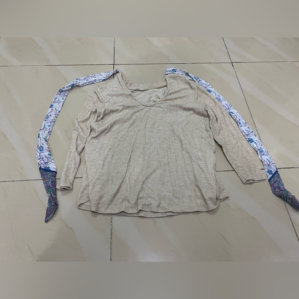 Blue Rain Backside Scarf Tie Deep V Beige Top Women’s Size XS